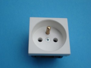 Gniazdo zasilające 2P+T białe